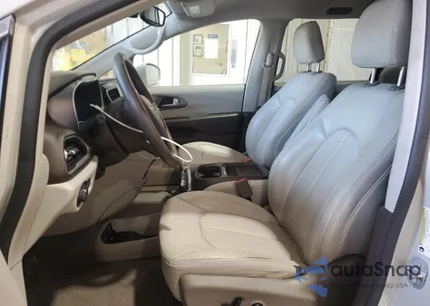 2019 Chrysler Pacifica Touring Plus z USA, uszkodzony, nr VIN 2C4RC1FG3KR636753